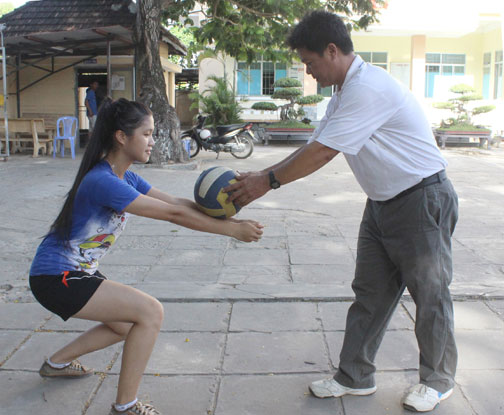 Thầy Bích tâm huyết với thể thao học đường